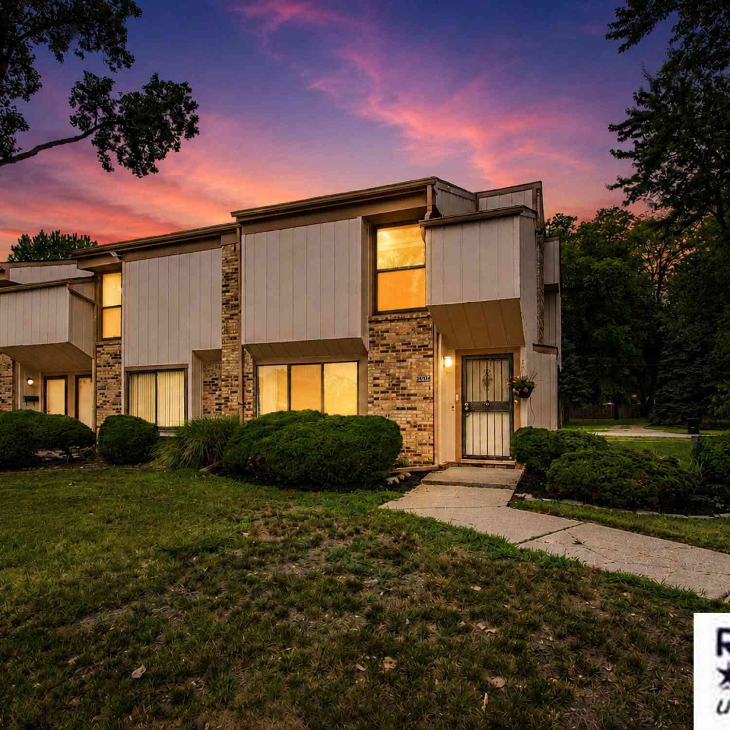 Condo For Sale - 23532 Lahser Road<br/> Oakland County, Southfield, MI 48033