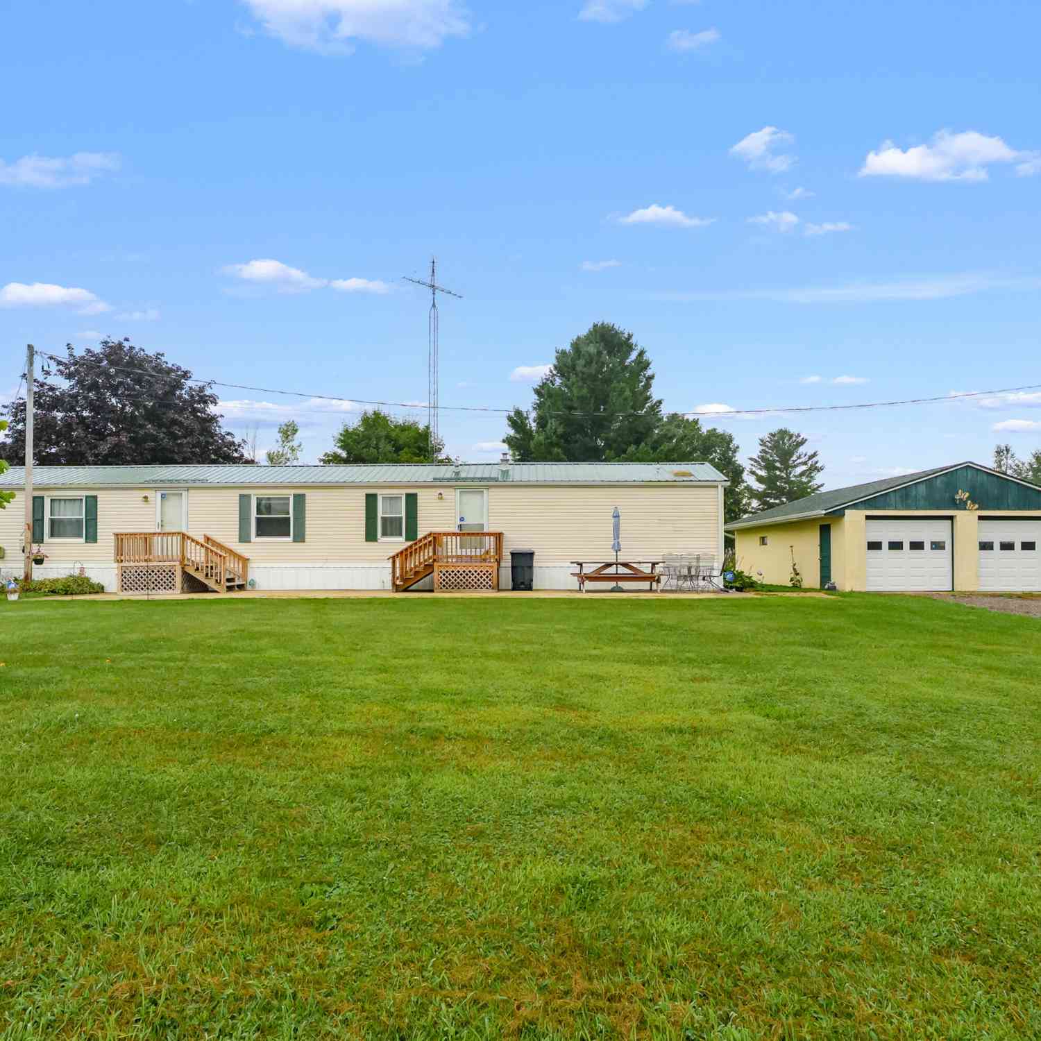 Mobile Home For Sale - 65383 48th Avenue<br/> Van Buren County, Hartford, MI 49057