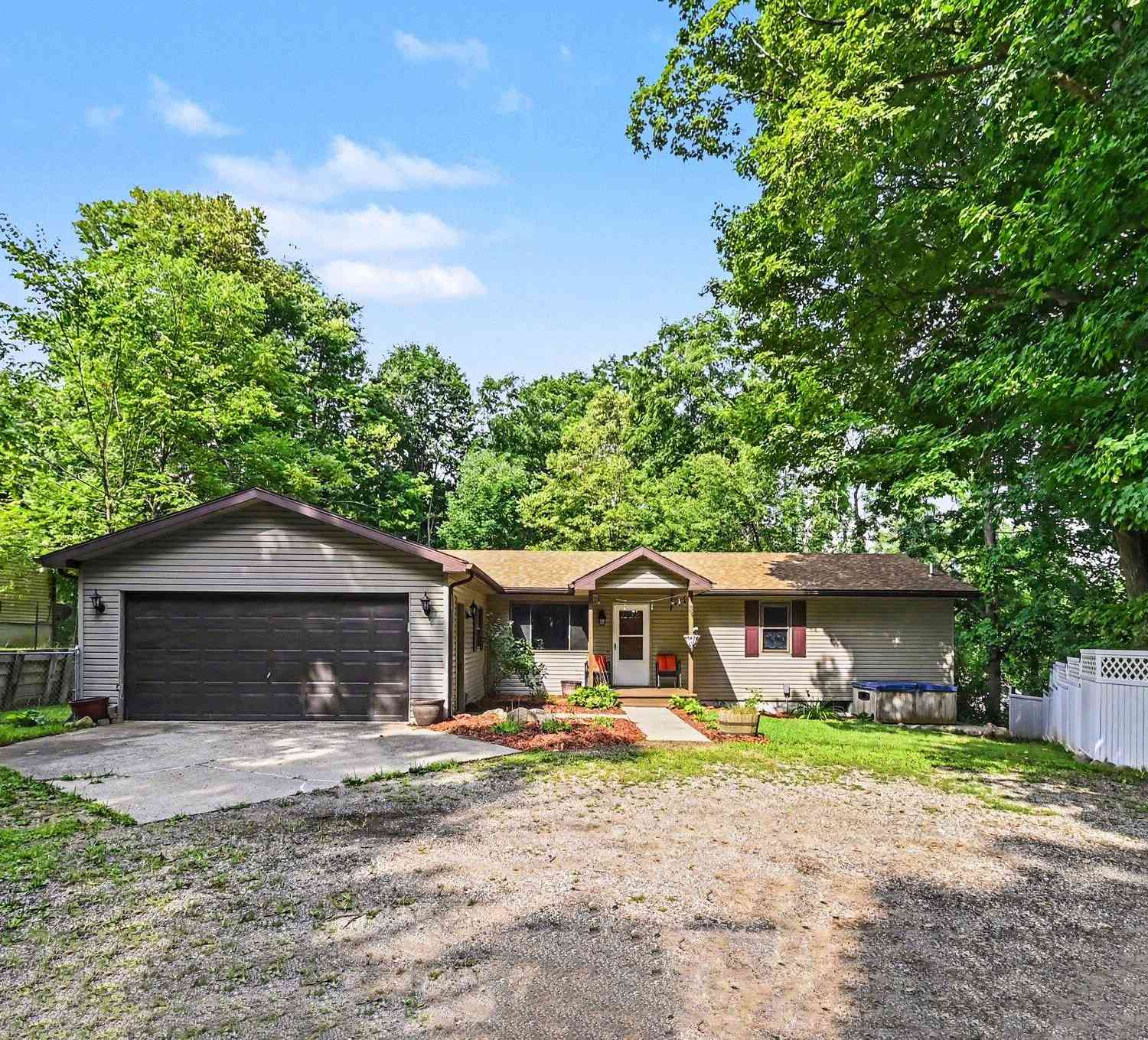 Homes For Sale - 547 S Canal Street<br/> Eaton County, Eaton Rapids, MI 48827