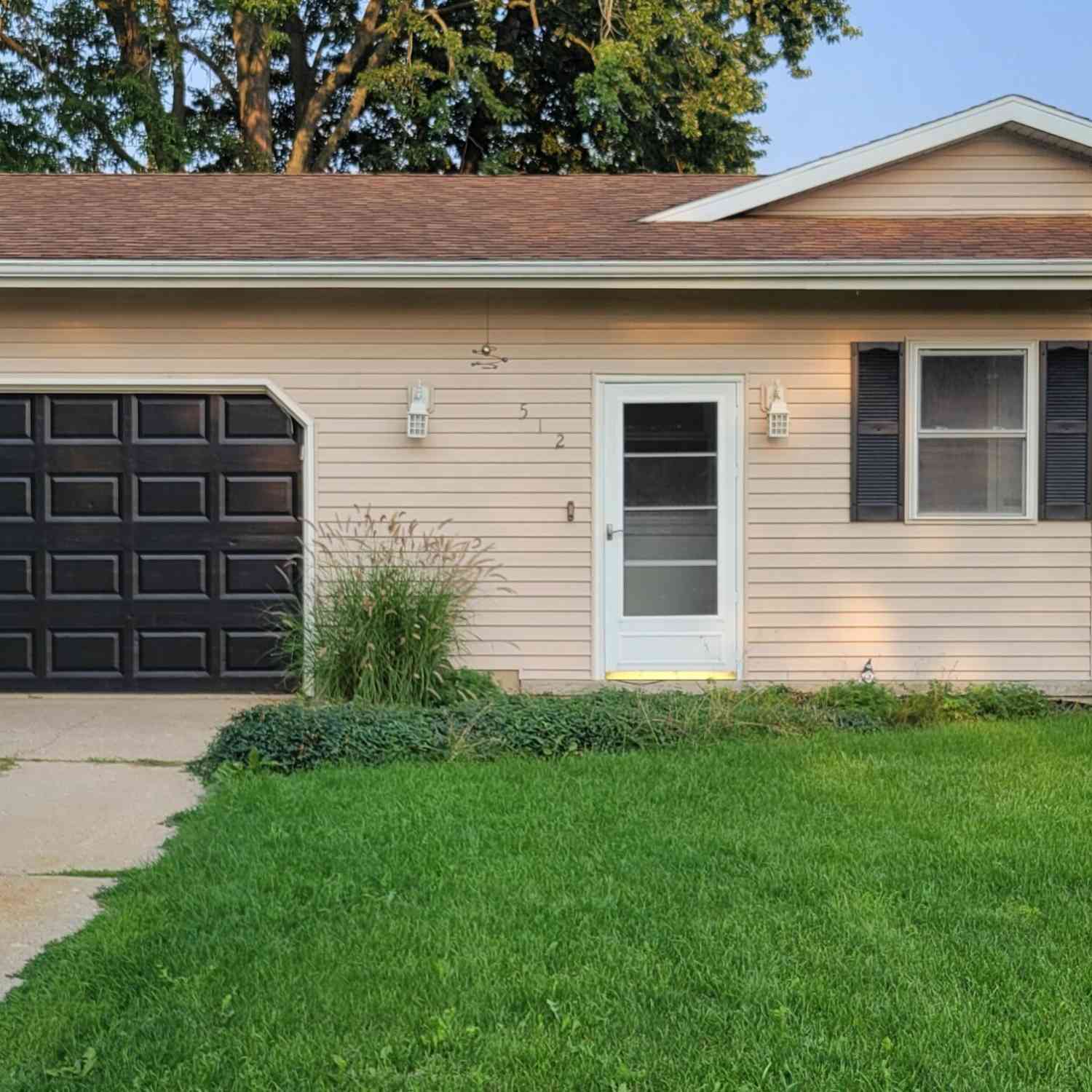 Homes For Sale - 512 Faircrest Avenue<br/> Grand Rapids, MI 49534