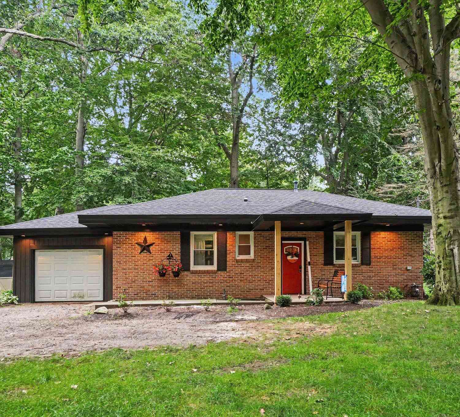 Homes For Sale - 339 Marquette Avenue<br/> Holland, MI 49424
