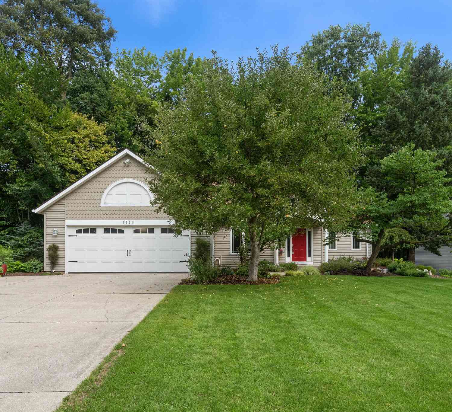 Homes For Sale - 7255 Tory Drive<br/> Hudsonville, MI 49426