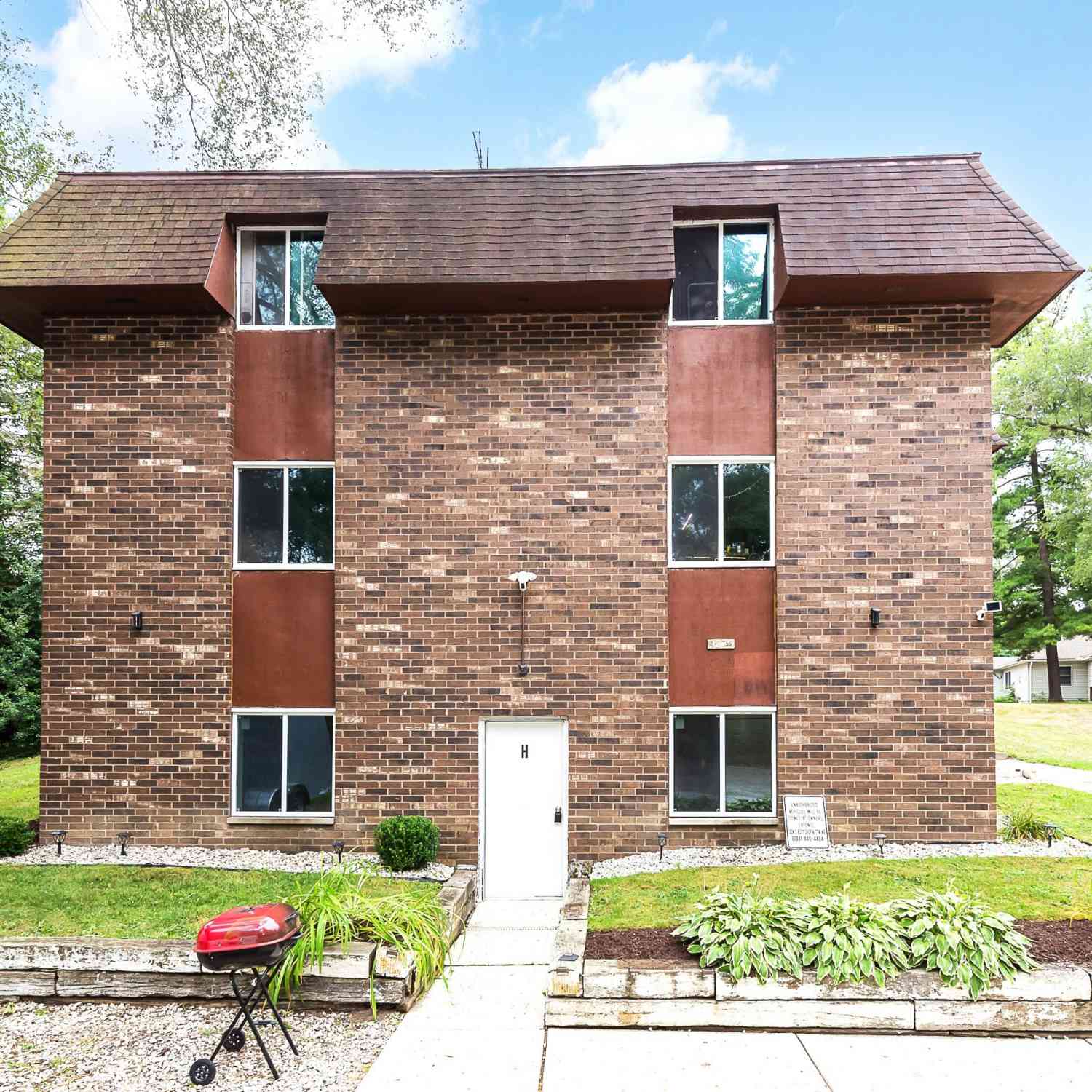 Apartment For Rent - 9275 Brookside Drive #H<br/> Whitmore Lake, MI 48189