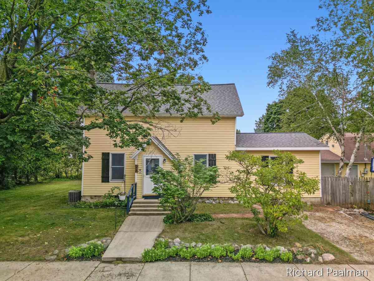 Homes For Sale - 220 W Pere Marquette Street<br/> Big Rapids, MI 49307