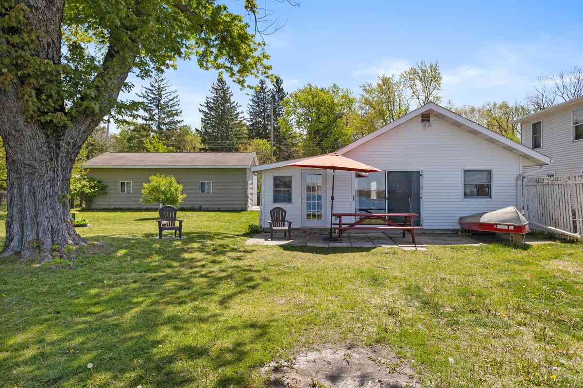 Homes For Sale - 11334 E Shore Drive<br/> Barry County, Delton, MI 49046