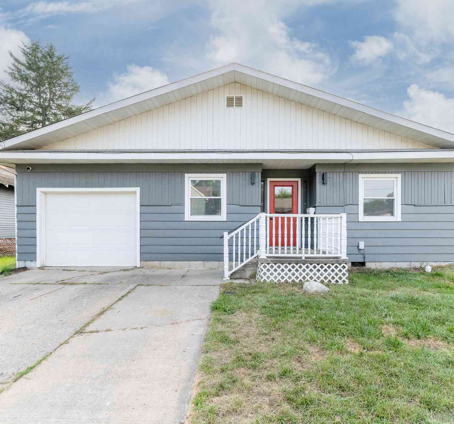 Homes For Sale - 609 N Jackson Street<br/> Ionia, MI 48846