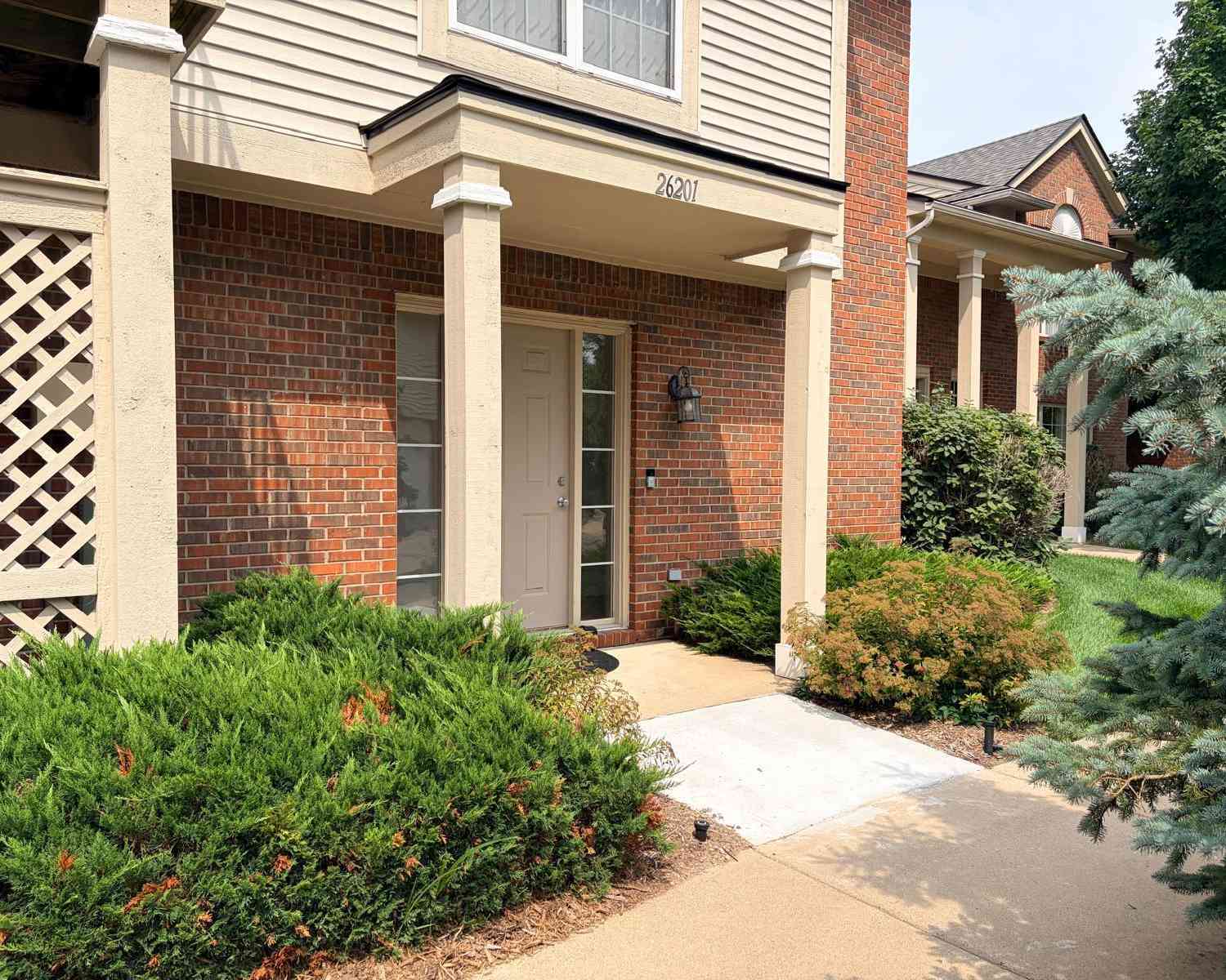 Condo For Rent - 26201 Chesapeake Circle<br/> Walled Lake, MI 48390