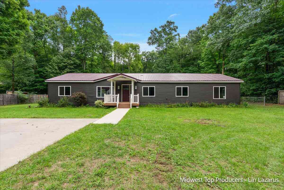 Mobile Home For Sale - 8270 Bradley Road<br/> Belding, MI 48809