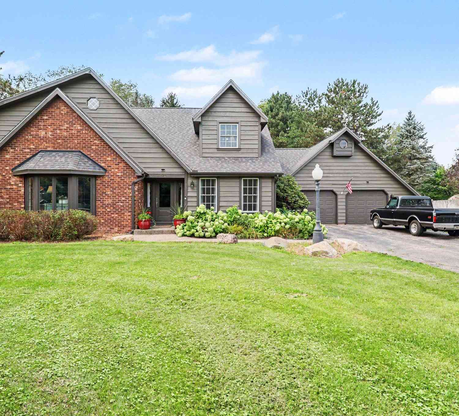 Homes For Sale - 129 Minges Hills Drive<br/> Battle Creek, MI 49015