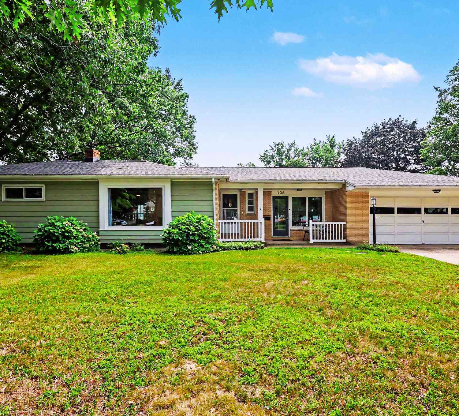 Homes For Sale - 106 E 31st Street<br/> Holland, MI 49423
