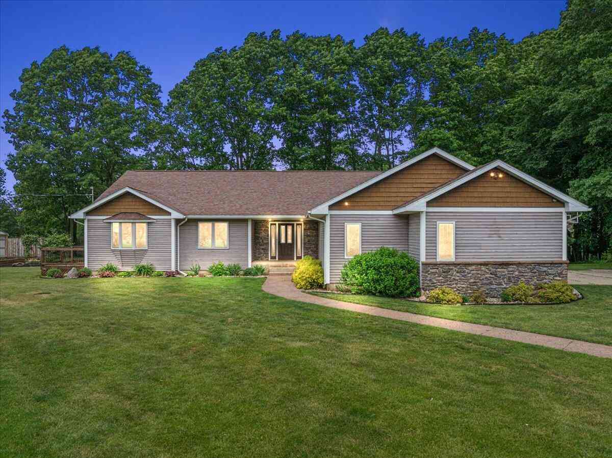 Homes For Sale - 805 W Moore Road<br/> Grant, MI 49327