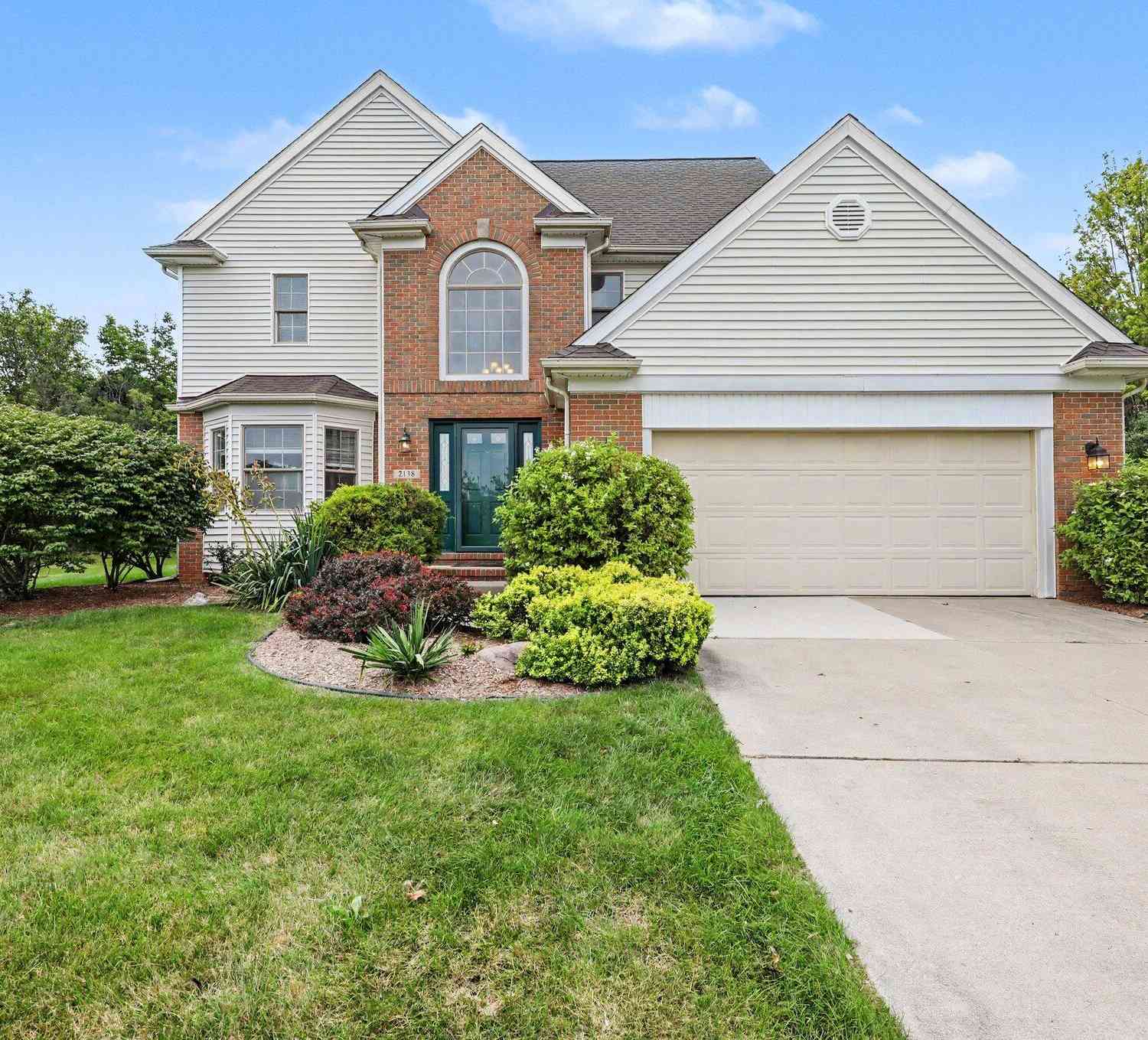 Homes For Sale - 2138 Vail Court<br/> Ann Arbor, MI 48108