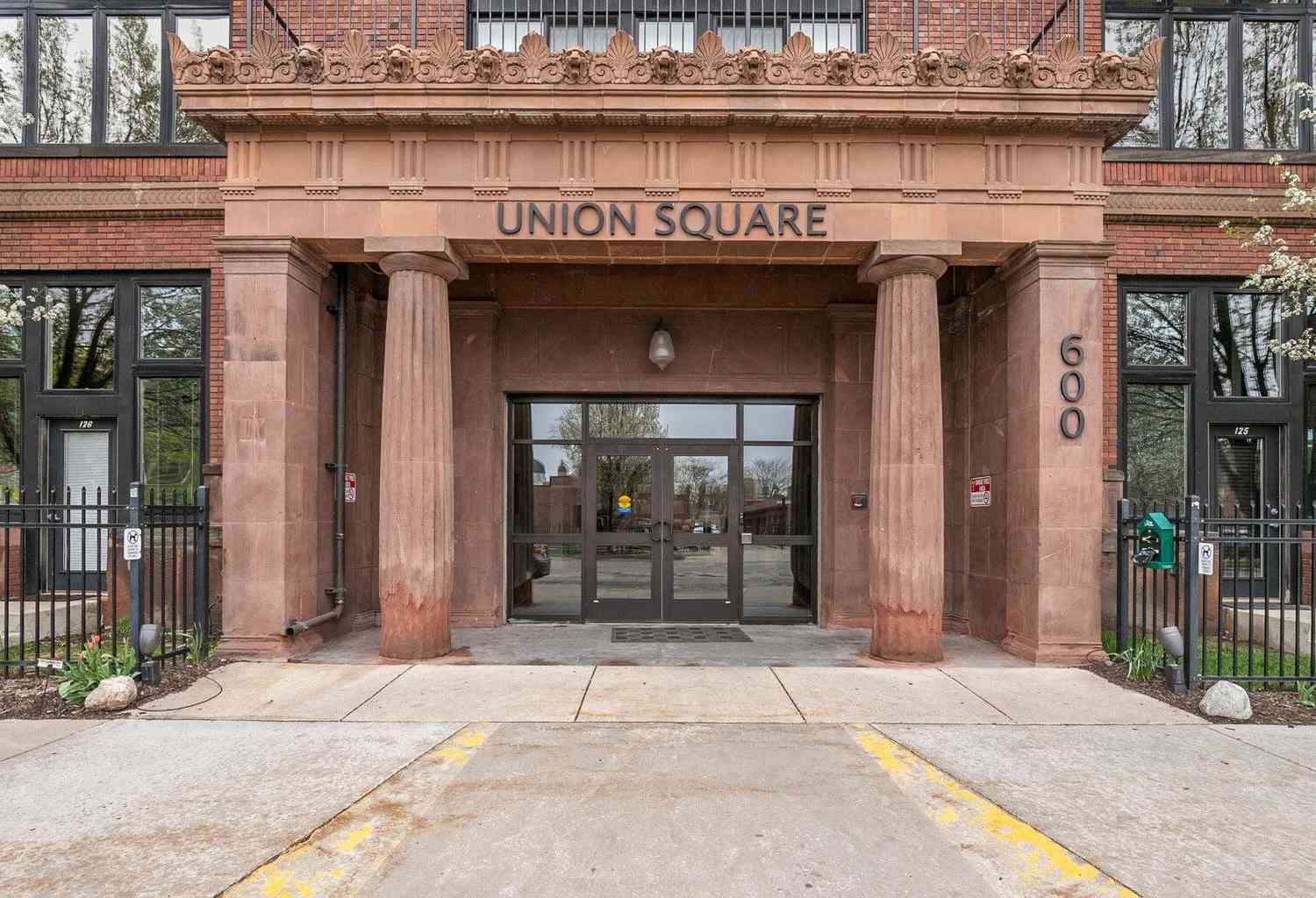 Condo For Sale - 600 Broadway Avenue #602<br/> Kent County, Grand Rapids, MI 49504