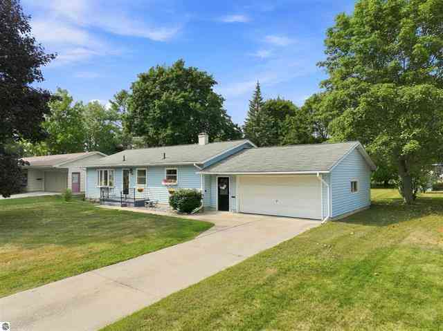 Homes For Sale - 714 Sunset Lane<br/> Cadillac, MI 49601