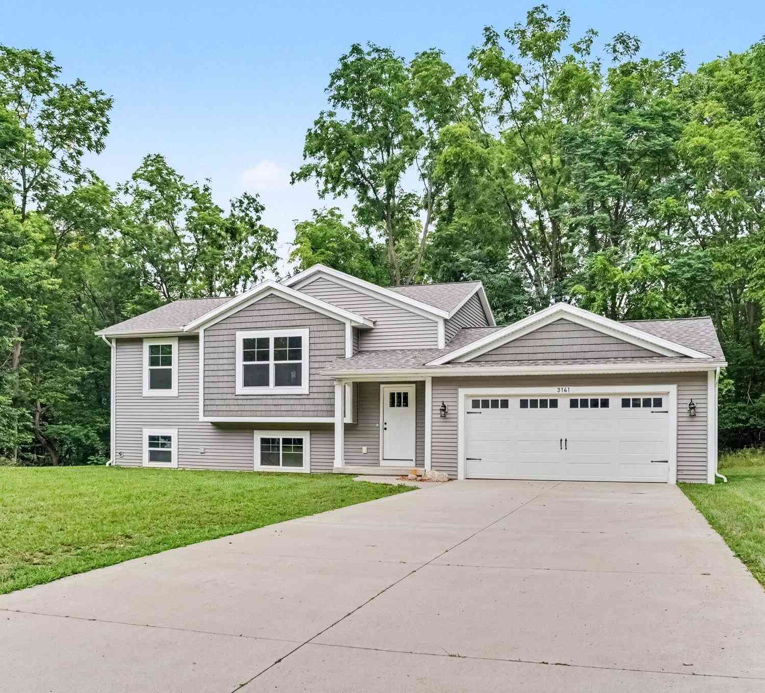 Homes For Sale - 3141 Valley Vista Drive<br/> Allegan, MI 49010