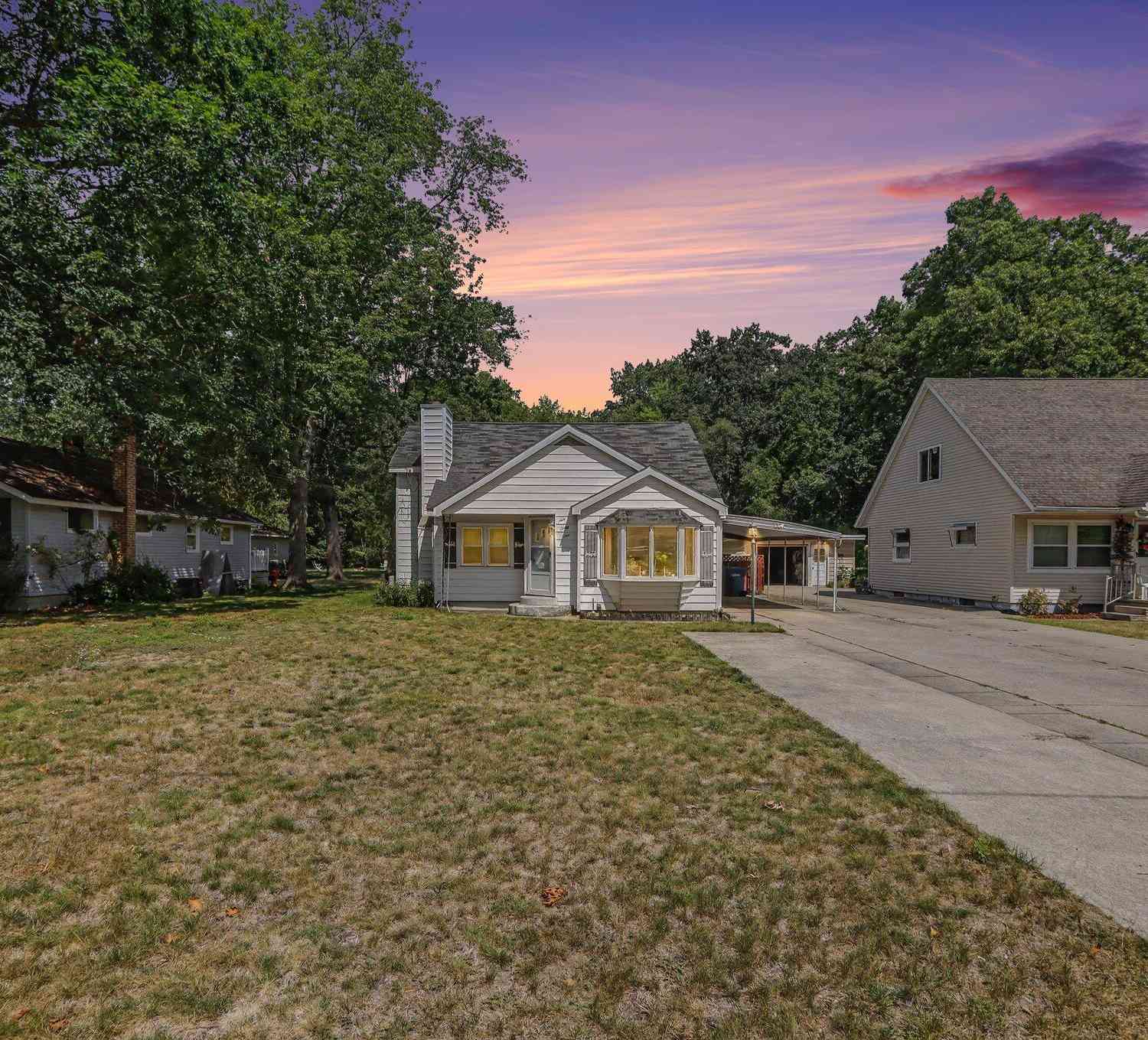 Homes For Sale - 931 Baldwin Street<br/> Traverse City, MI 49686