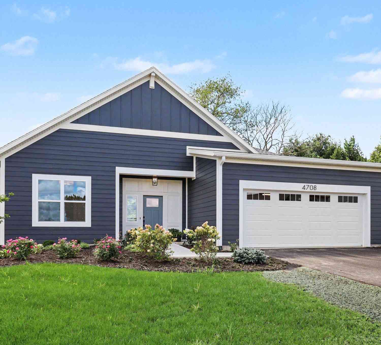 Condo For Sale - 4708 Knapp Bluff Drive<br/> Grand Rapids, MI 49525