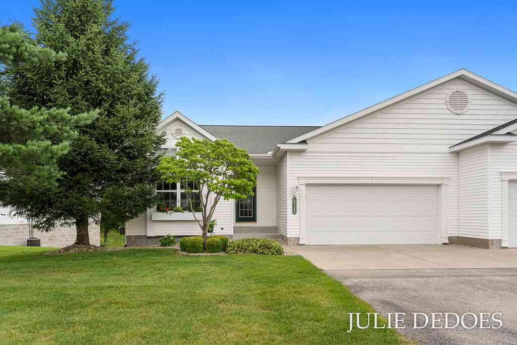 Condo For Sale - 5726 N Turning Leaf Way<br/> Muskegon County, Fruitport, MI 49415