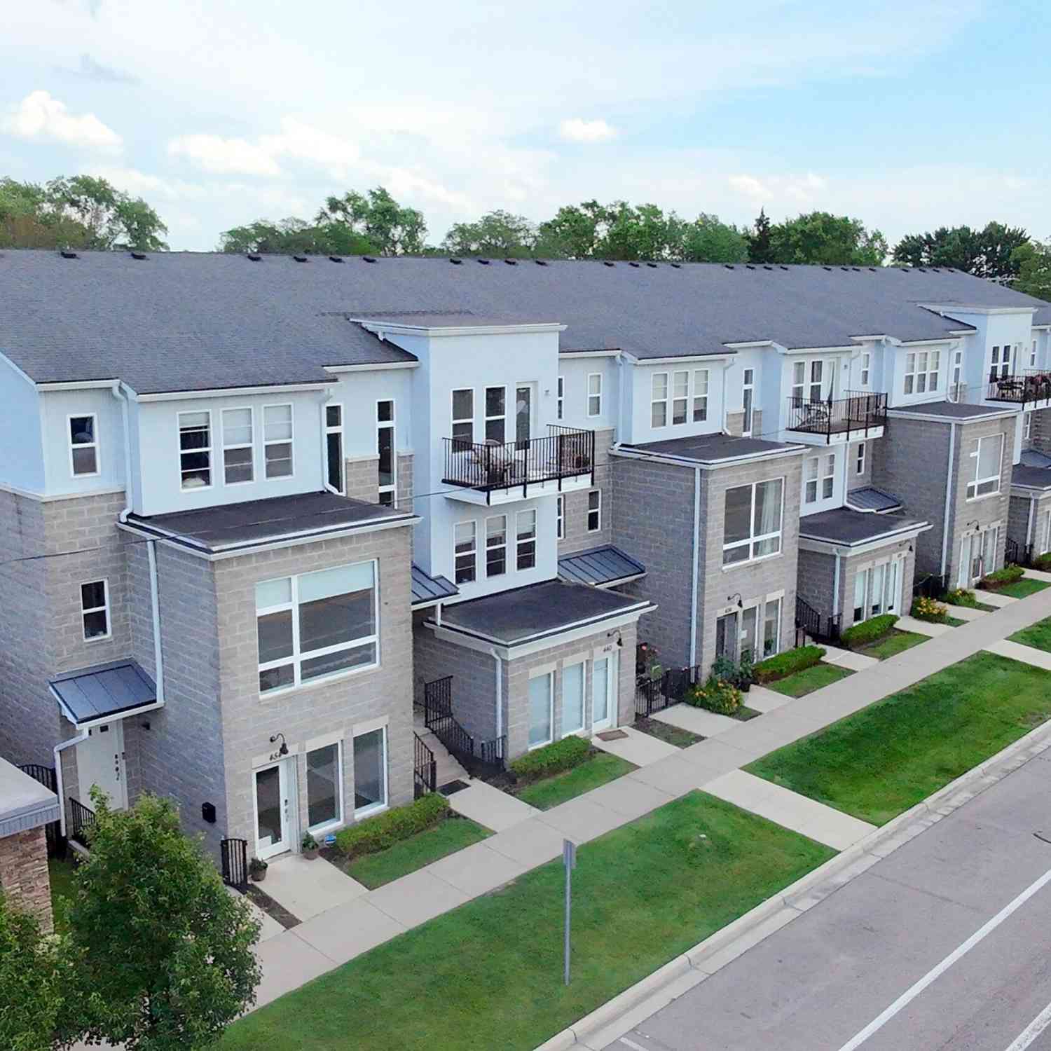 Condo For Sale - 454 Hilton Road<br/> Ferndale, MI 48220