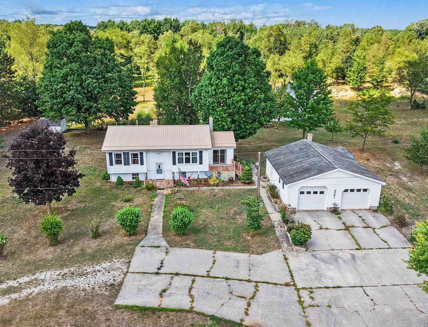 Homes For Sale - 8061 Madison Road<br/> Hesperia, MI 49421