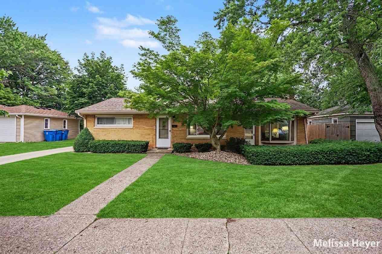 Homes For Sale - 1121 Park Avenue<br/> Grand Haven, MI 49417