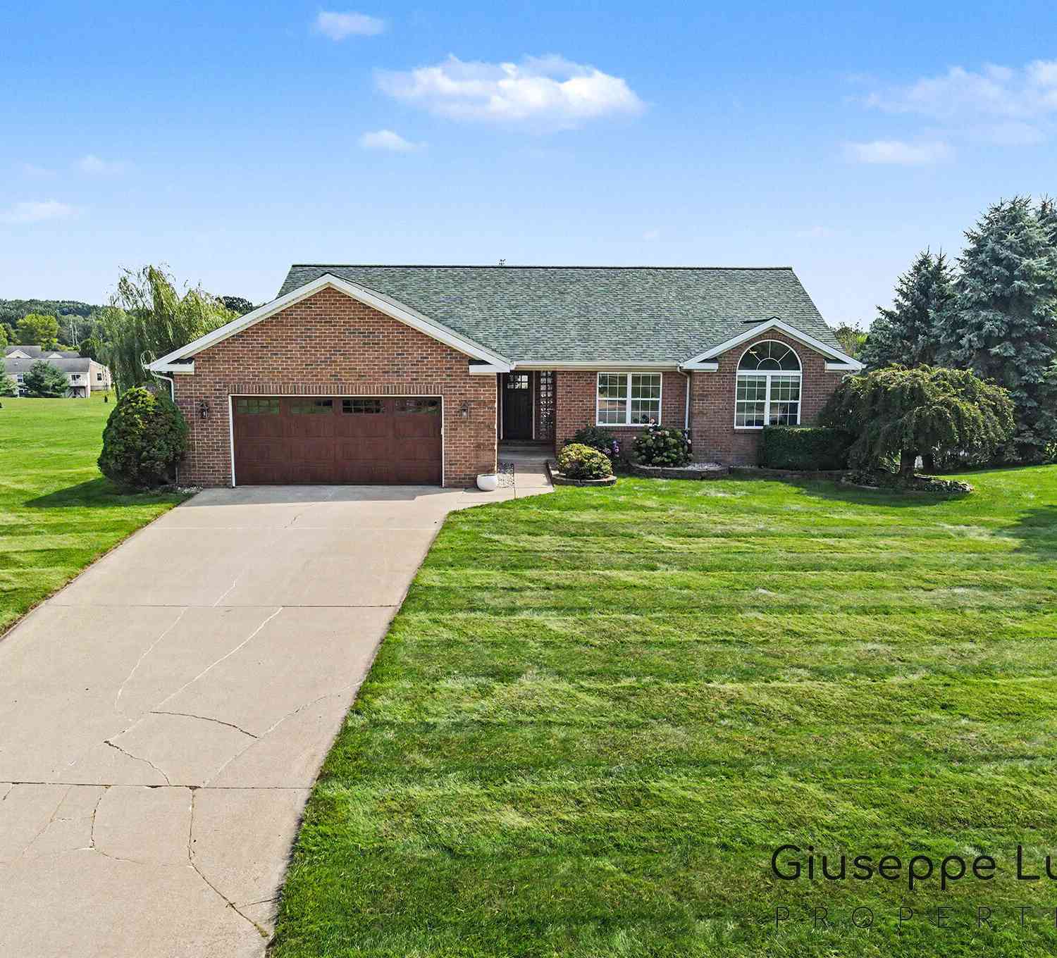 Homes For Sale - 5870 Terrace Ridge Drive<br/> Rockford, MI 49341
