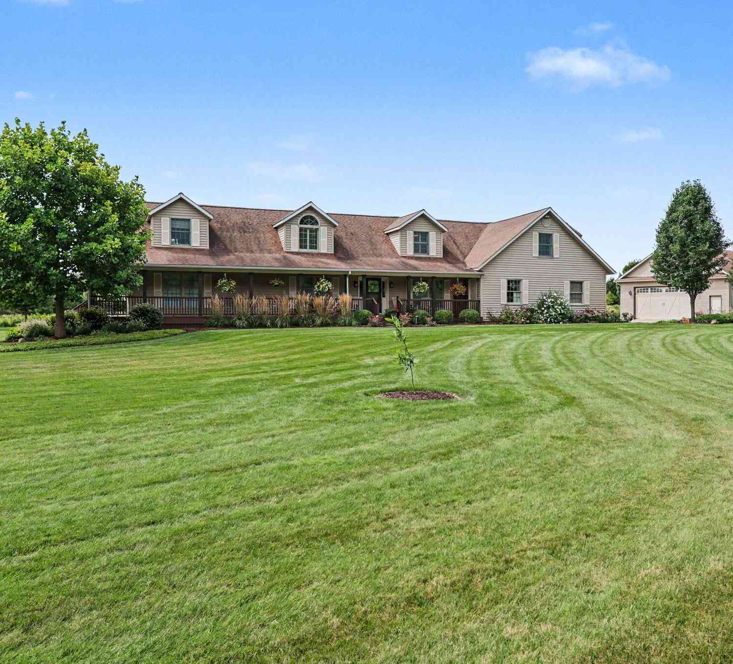 Homes For Sale - 10990 D Drive<br/> Ceresco, MI 49033