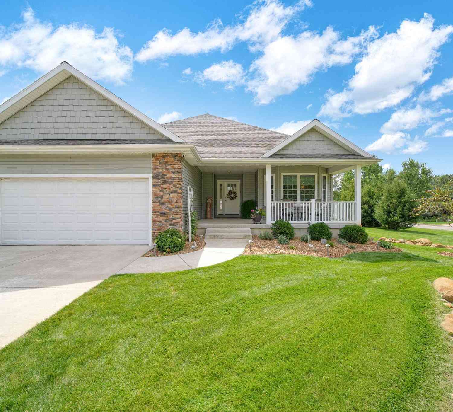Homes For Sale - 3531 Natural Lane<br/> Jackson, MI 49203