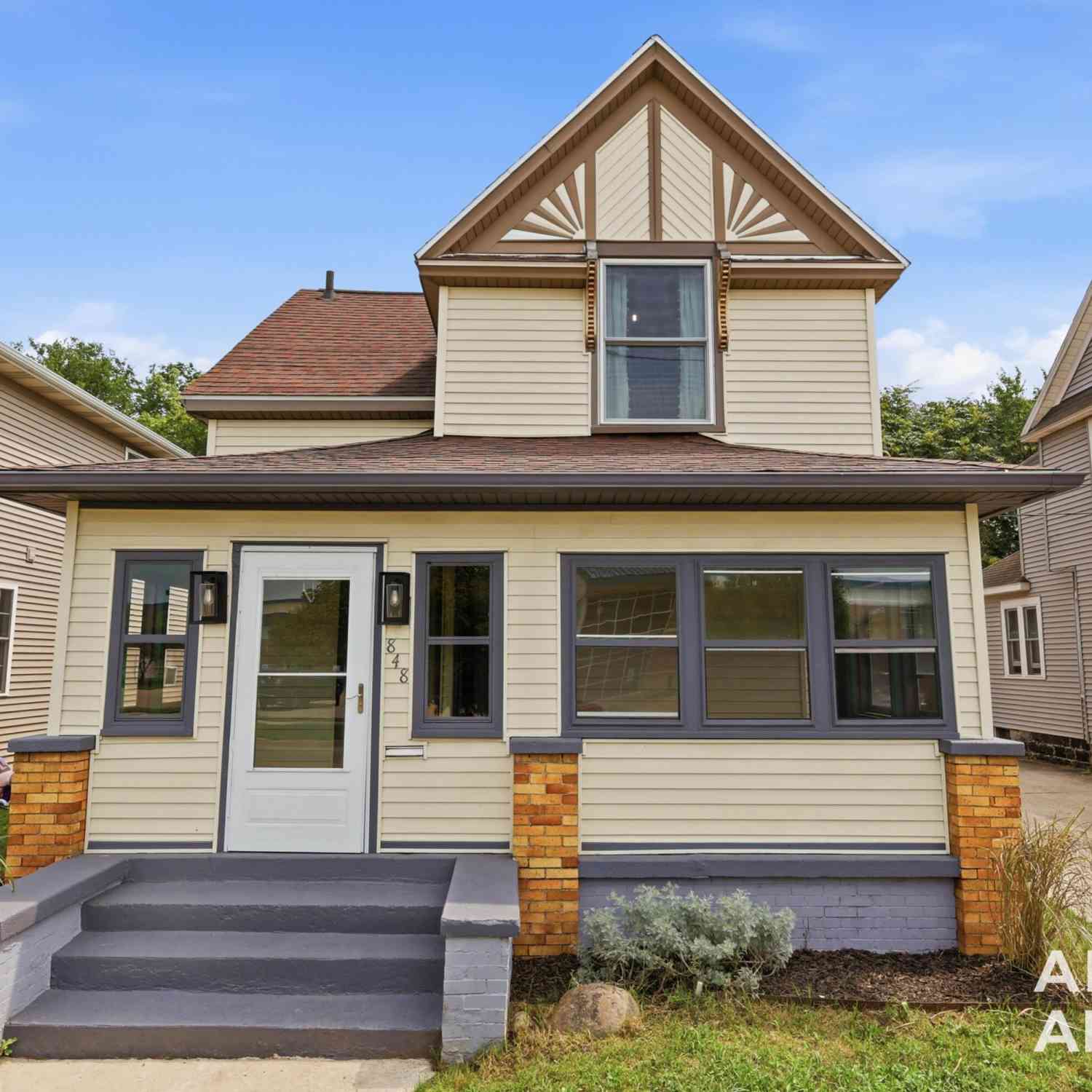 Homes For Sale - 848 Madison Avenue<br/> Grand Rapids, MI 49507