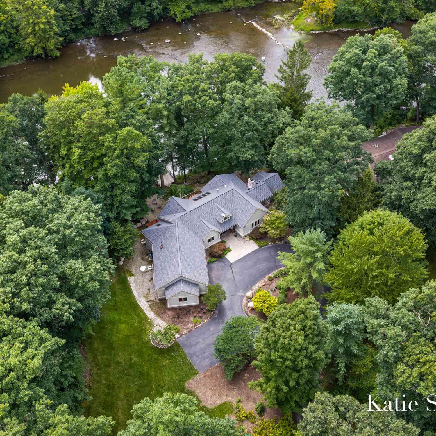 Homes For Sale - 7320 Valhalla Drive<br/> Alto, MI 49302