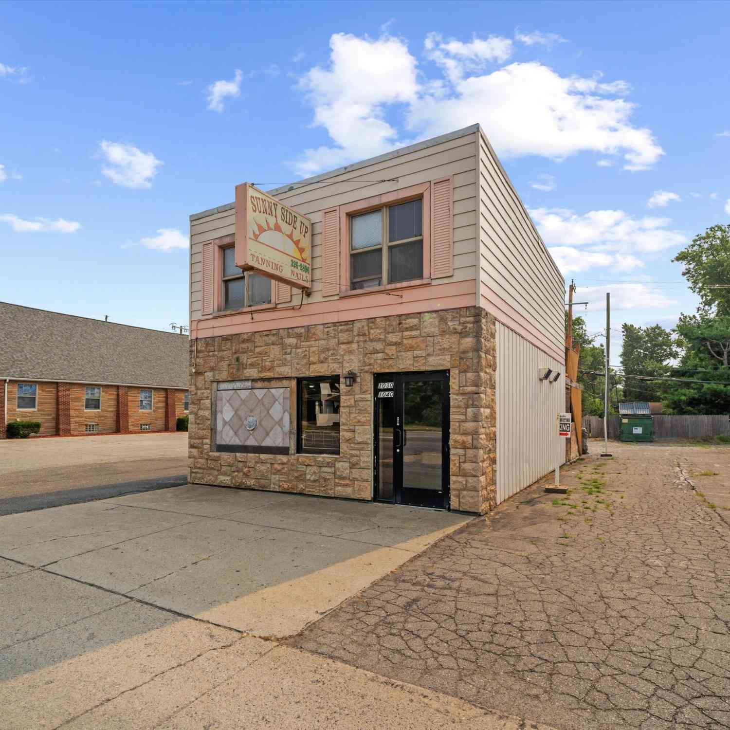 Condo For Sale - 1040 N Wayne Road<br/> Westland, MI 48185
