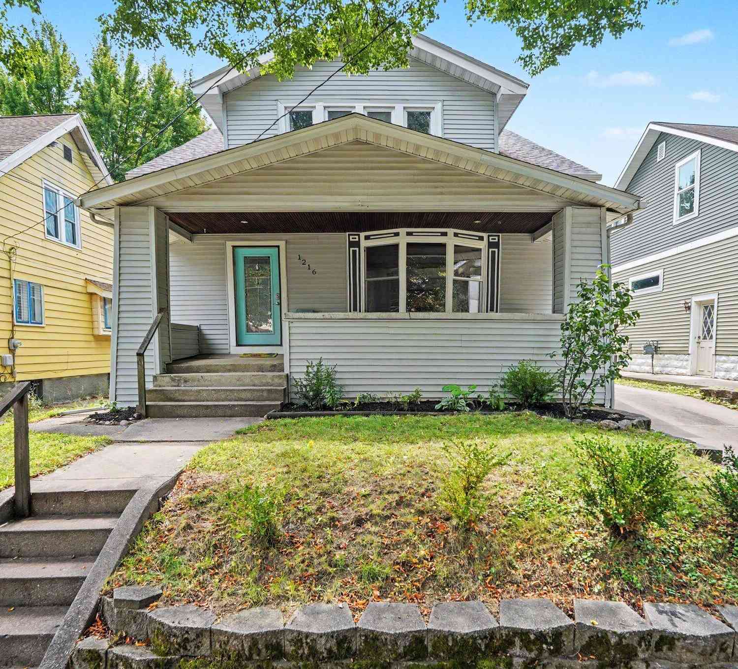 Homes For Sale - 1216 Hovey Street<br/> Grand Rapids, MI 49504