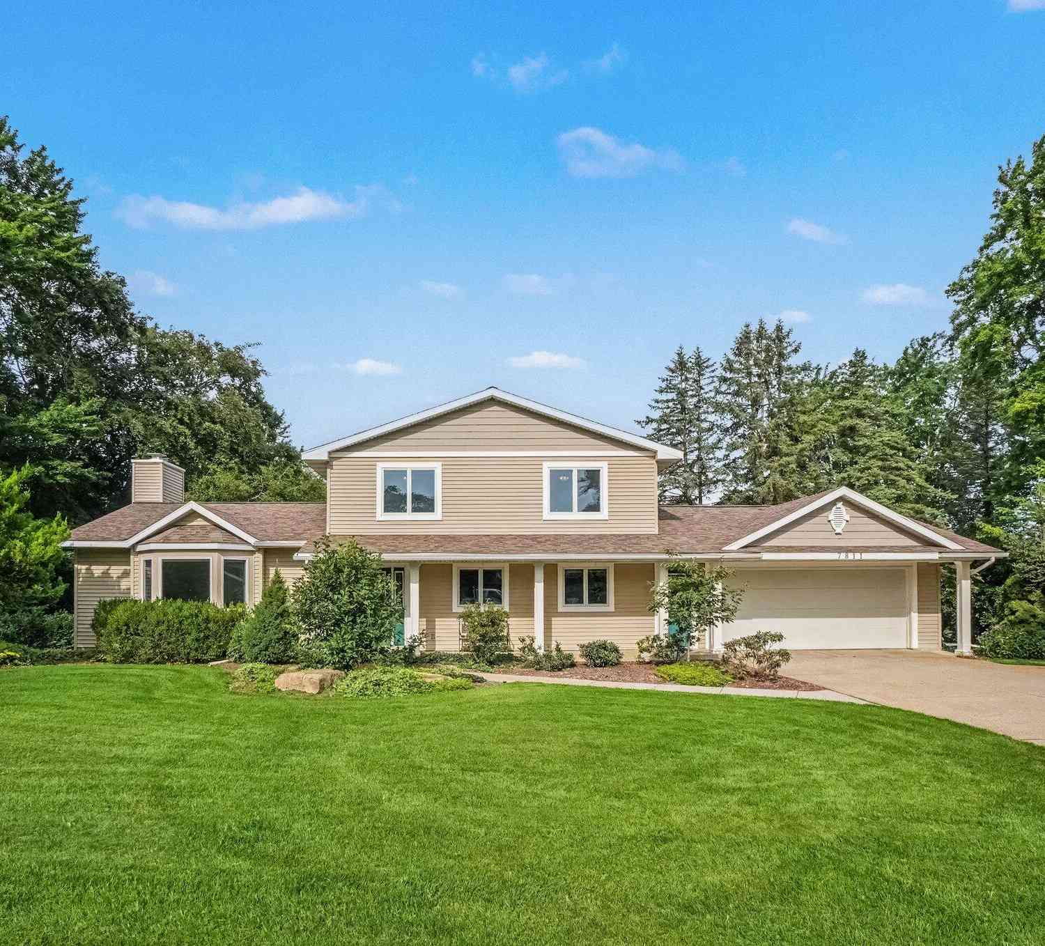 Homes For Sale - 7811 Cardinal Drive<br/> Jenison, MI 49428