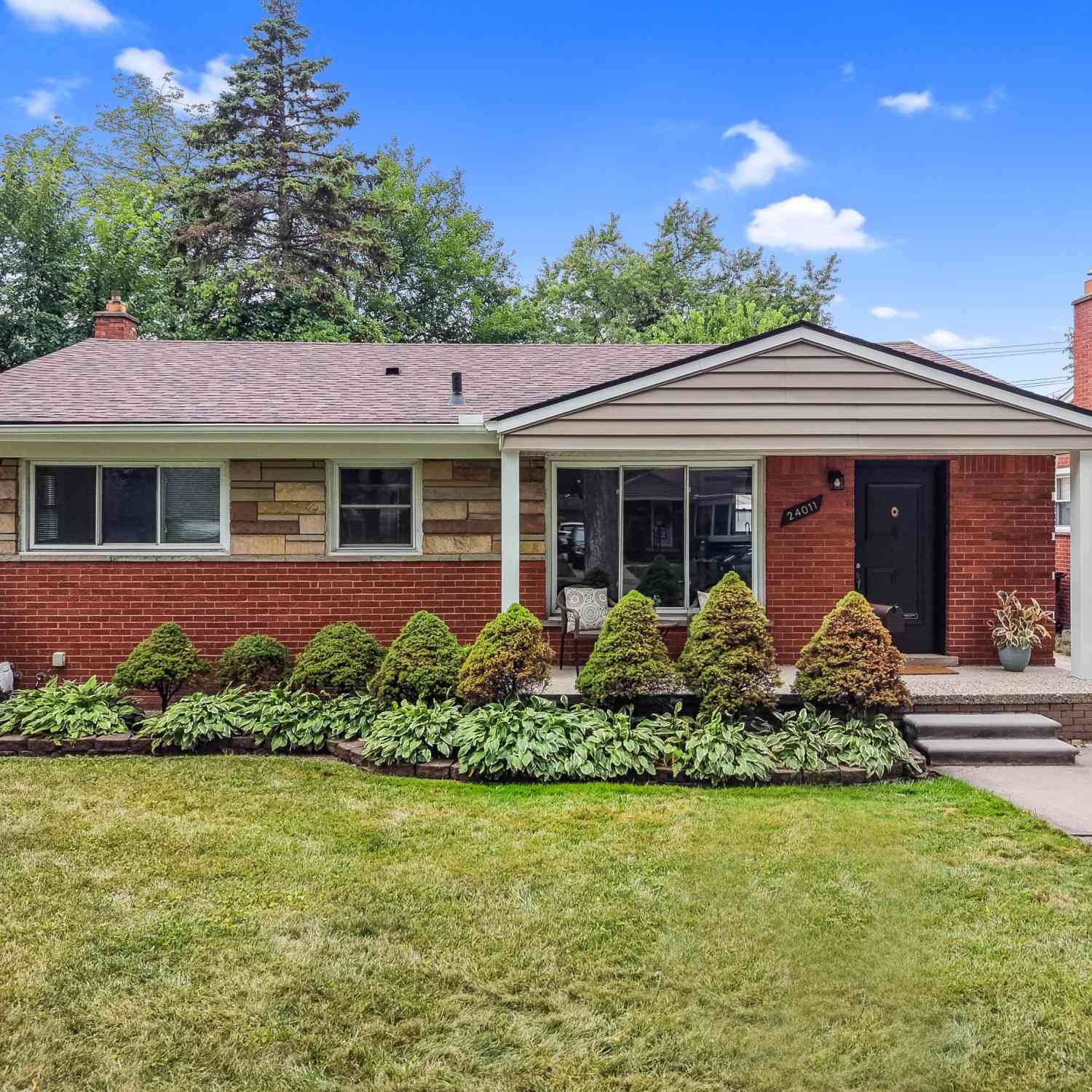 Homes For Sale - 24011 Geneva Street<br/> Oak Park, MI 48237