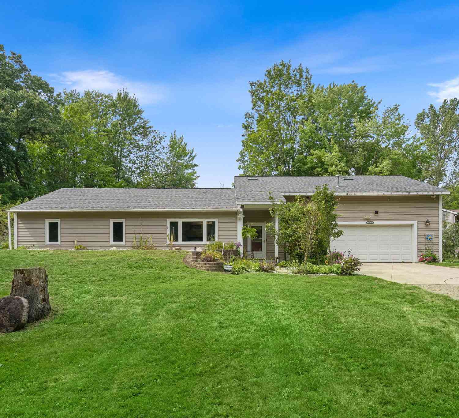 Homes For Sale - 18145 148th Avenue<br/> Spring Lake, MI 49456