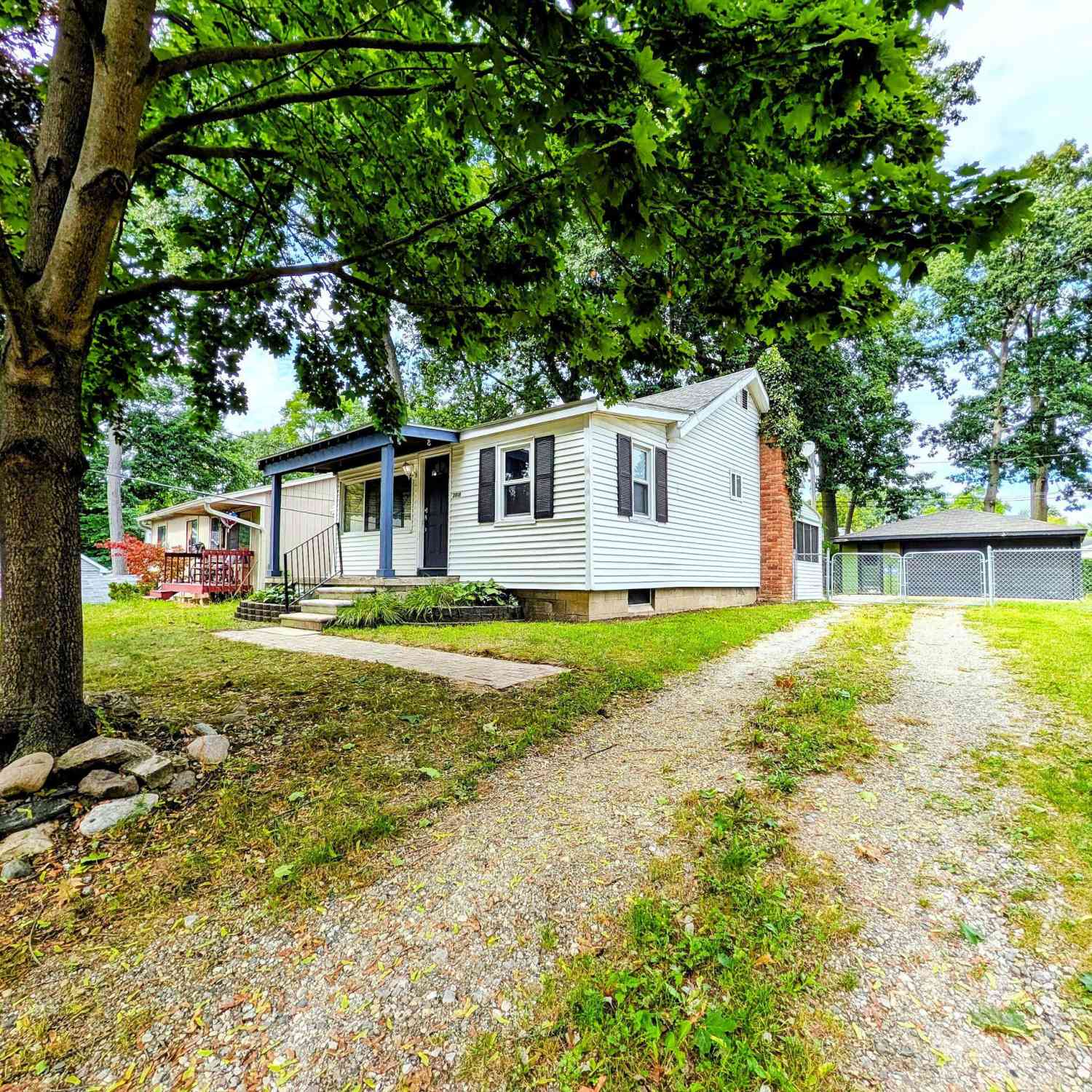 Homes For Sale - 3918 Mapleleaf Road<br/> Waterford, MI 48328