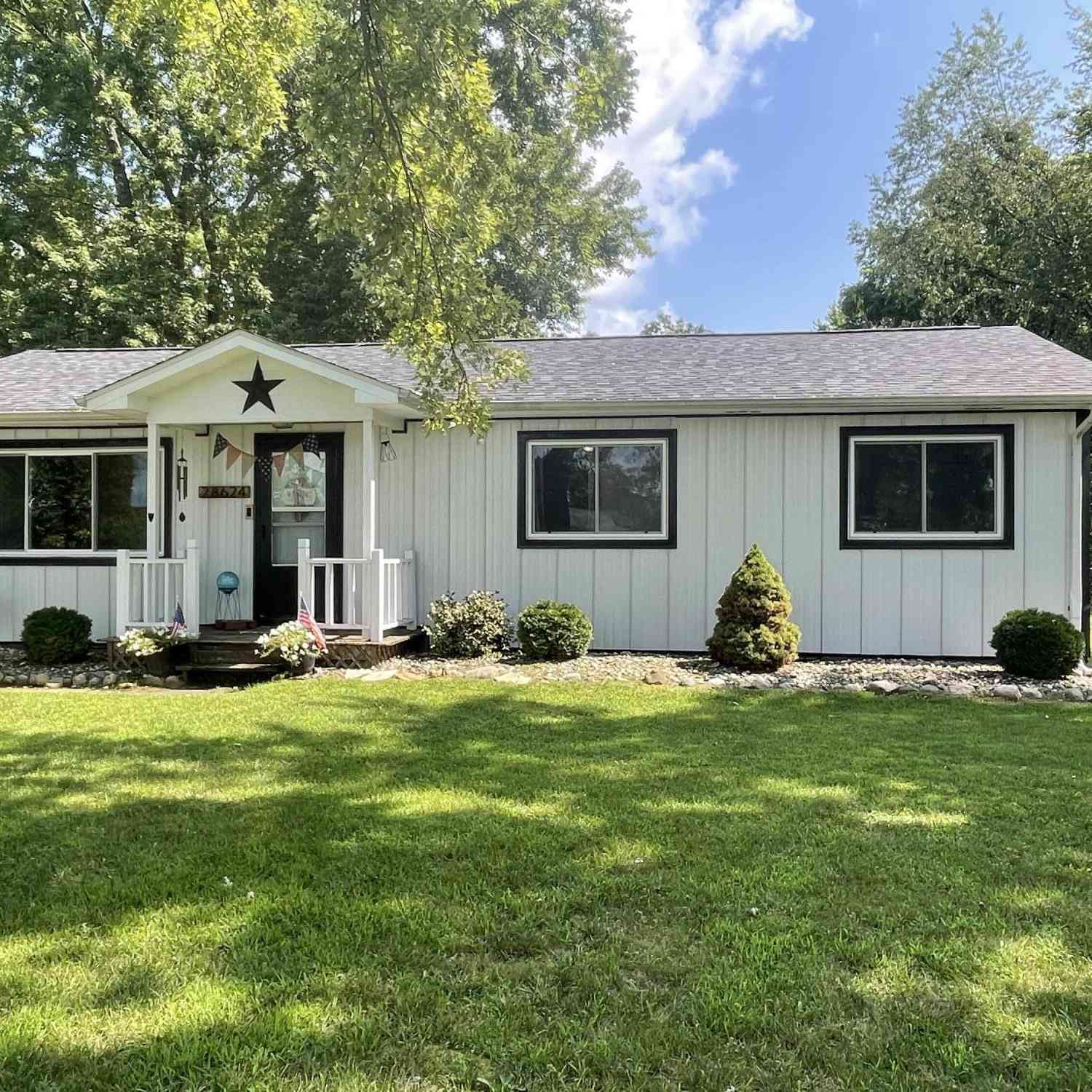 Homes For Sale - 28624 Wilson Drive<br/> Dowagiac, MI 49047