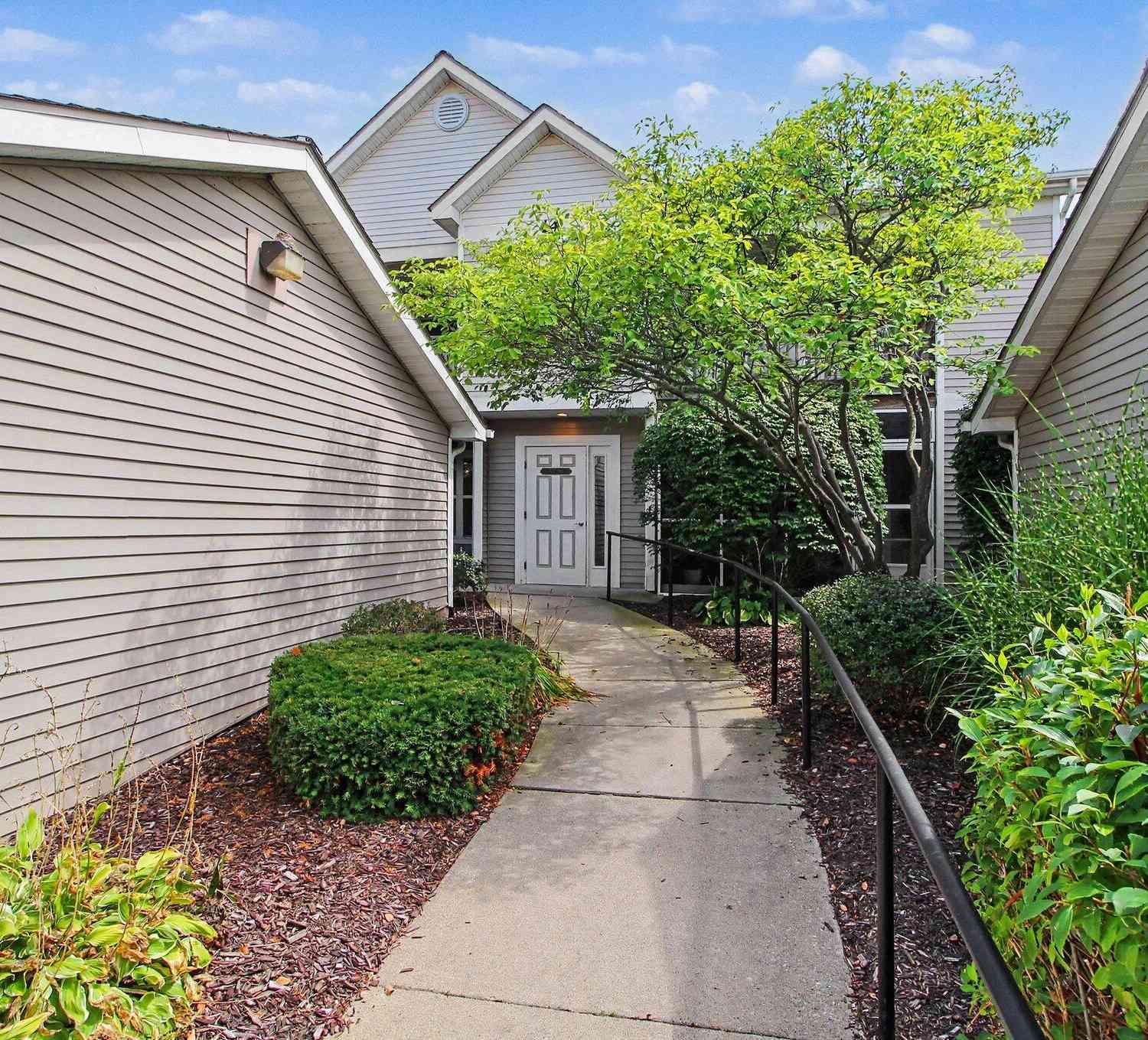 Condo For Sale - 1579 Oakfield Drive<br/> Ann Arbor, MI 48108