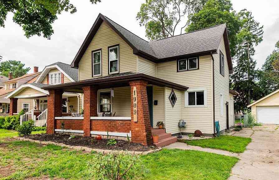 Homes For Sale - 1909 Linden Avenue<br/> Grand Rapids, MI 49507
