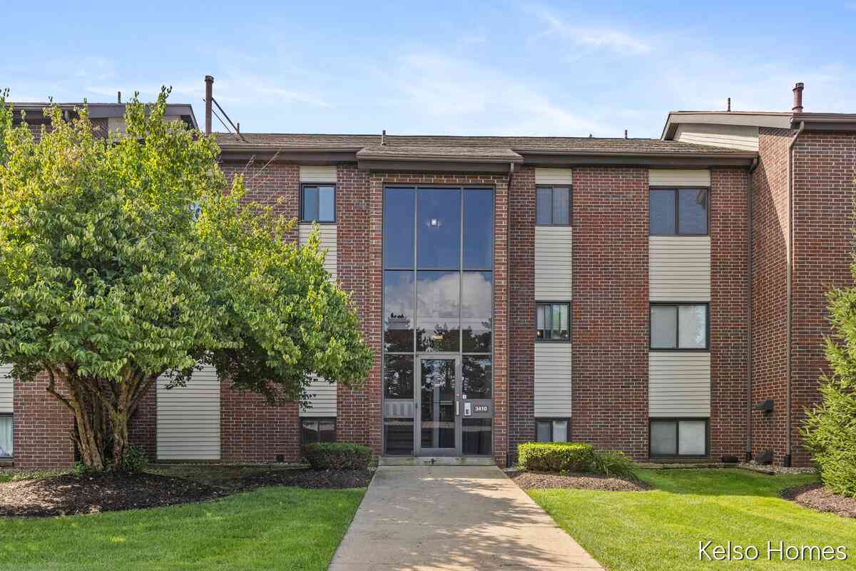 Condo For Sale - 3410 Devonwood Hills #E<br/> Grand Rapids, MI 49525