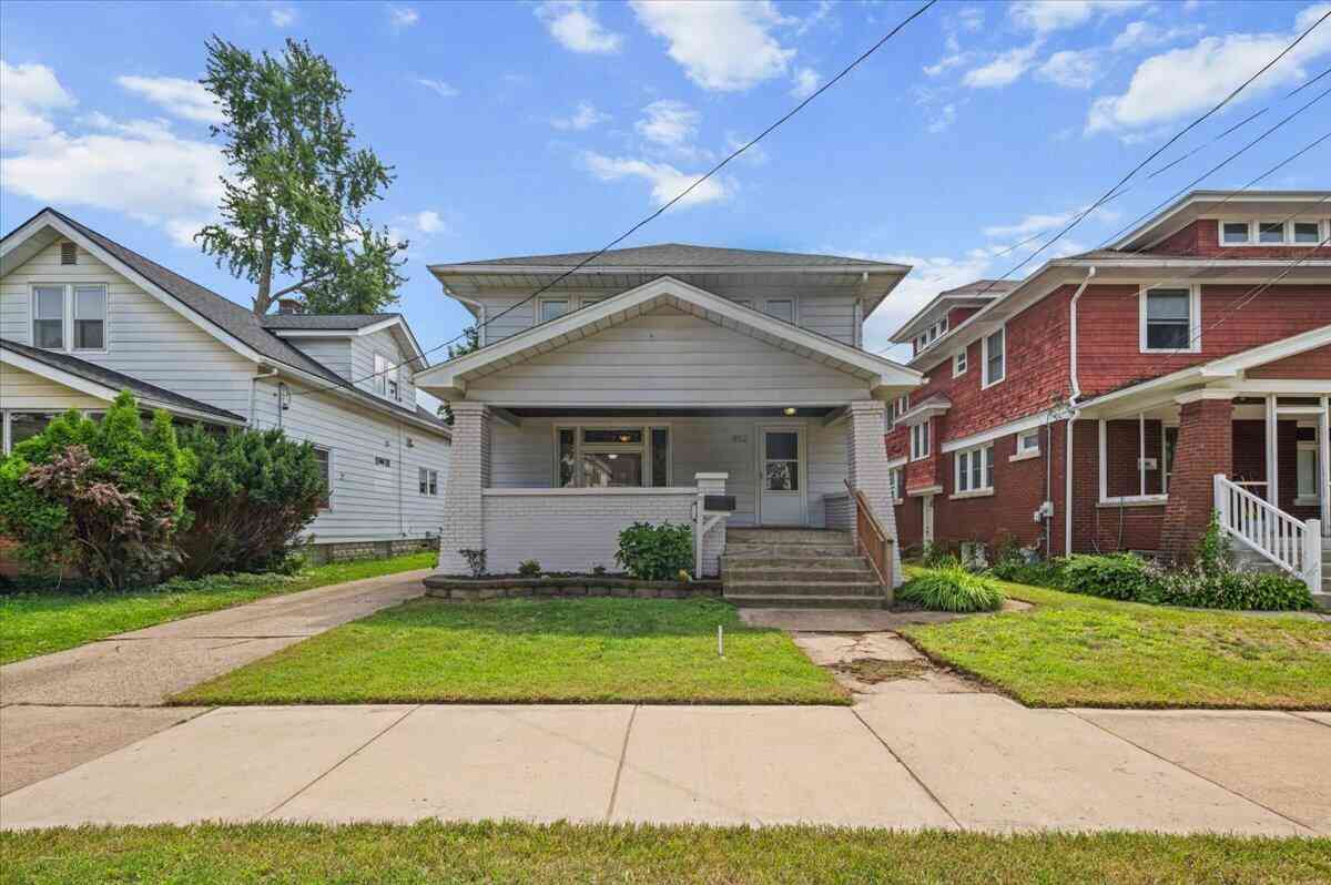 Homes For Sale - 852 Richmond Street<br/> Grand Rapids, MI 49504
