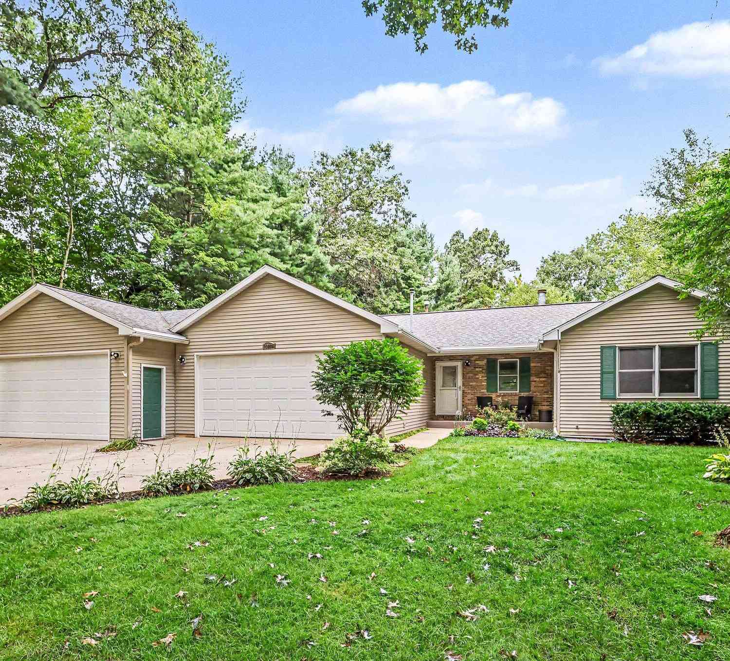Homes For Sale - 13271 Twin Creek Lane<br/> Greenville, MI 48838