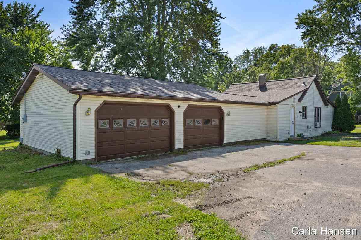Homes For Sale - 305 Crescent Street<br/> Watervliet, MI 49098