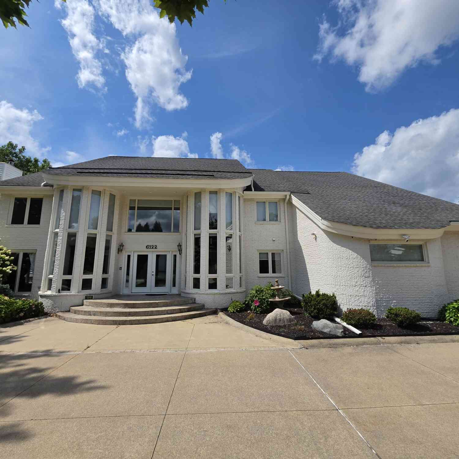 Homes For Sale - 6122 Trailwood Lane<br/> West Bloomfield, MI 48322