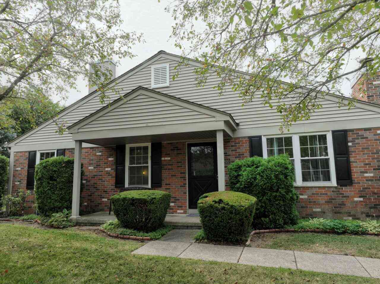 Condo For Sale - 15810 Cambridge Drive<br/> Clinton Twp, MI 48038