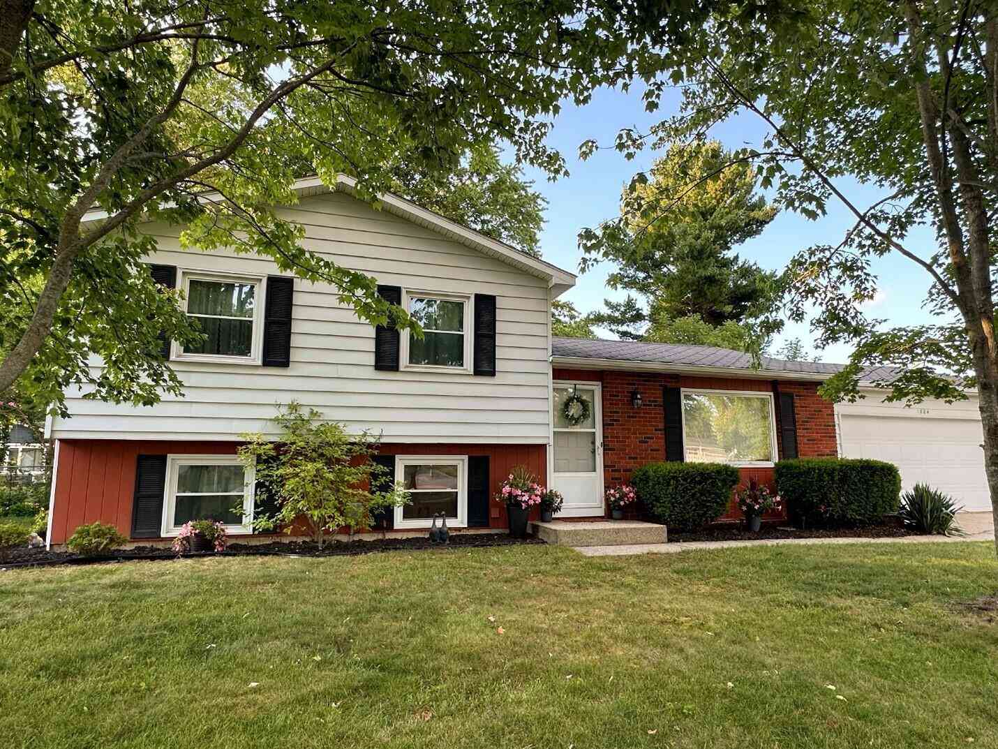 Homes For Sale - 1804 Carlsbrook Lane<br/> Portage, MI 49024