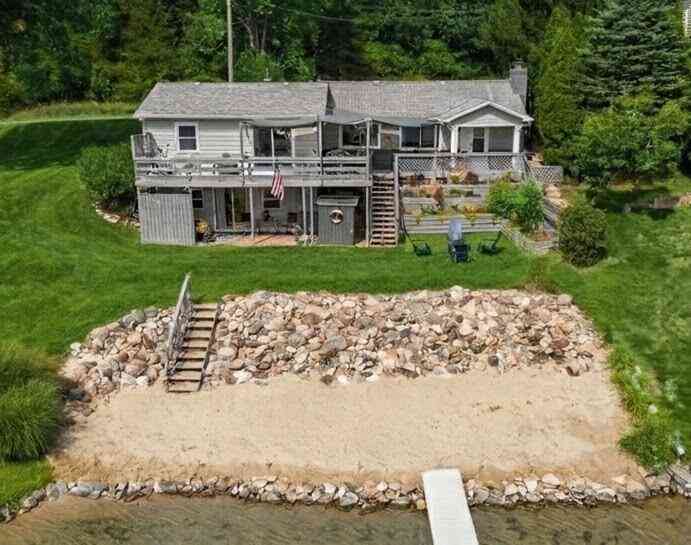 Homes For Sale - 12645 Oakwood Shores Street<br/> Wayland, MI 49348