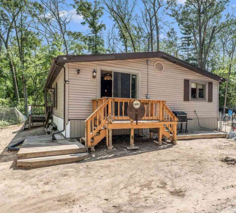 Mobile Home For Sale - 2421 N Gordon Avenue<br/> White Cloud, MI 49349