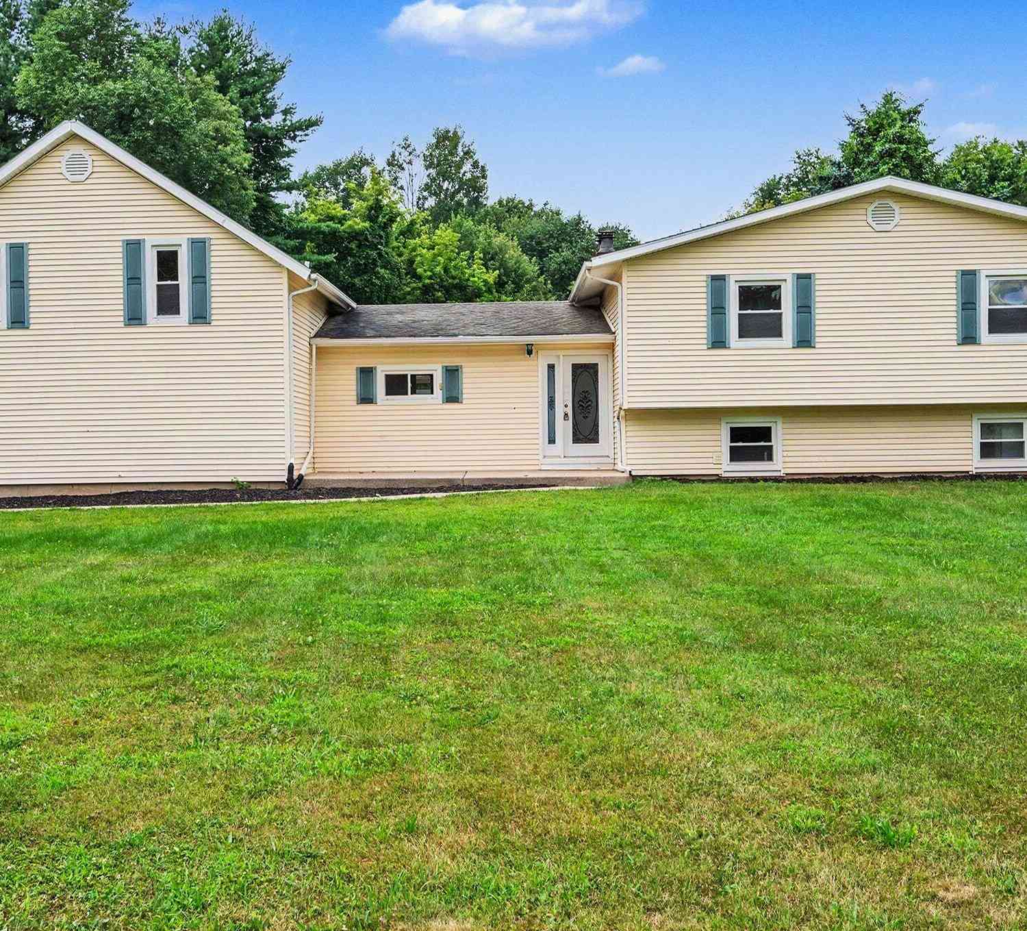 Homes For Sale - 11867 4 Mile Road<br/> Battle Creek, MI 49015