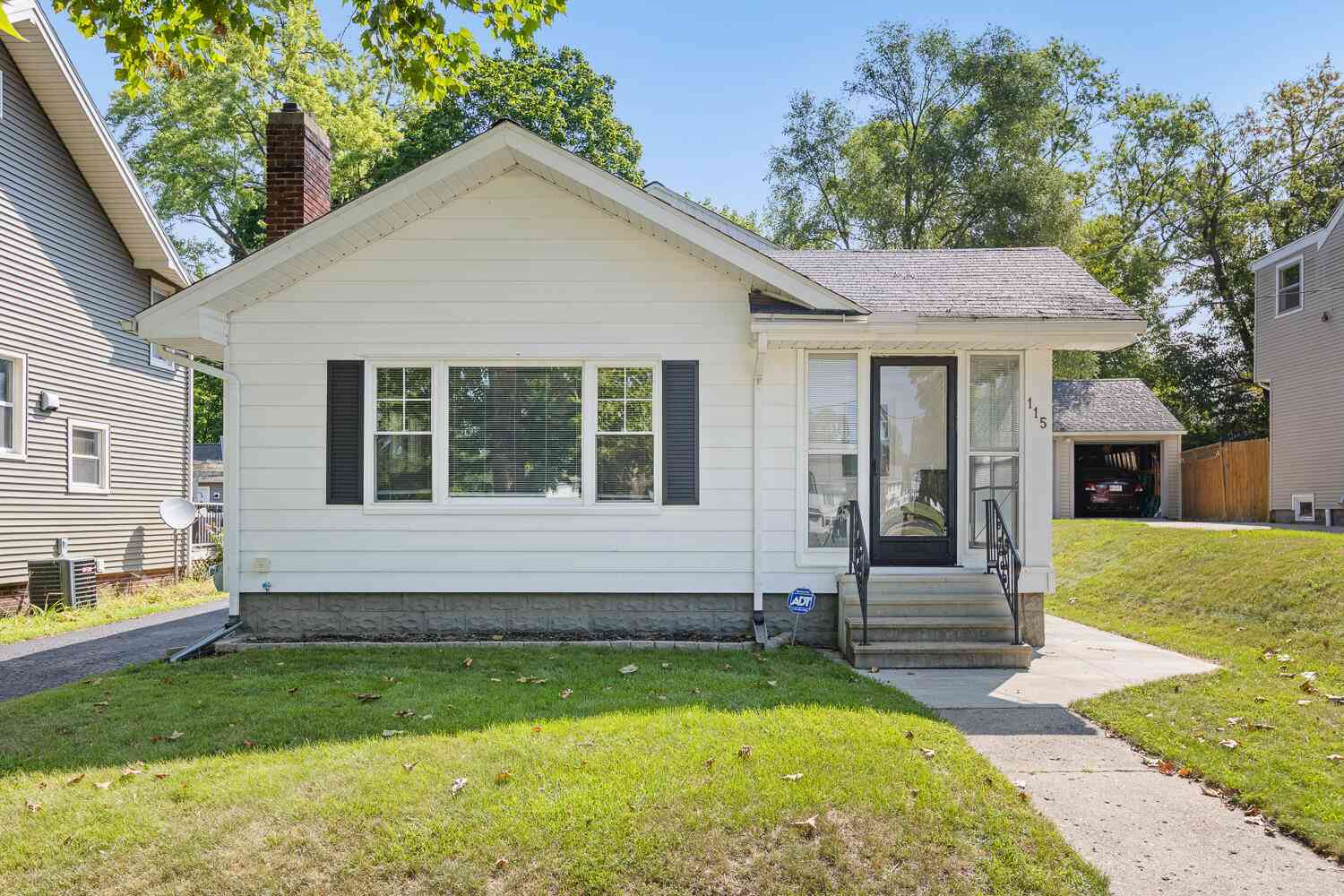 Homes For Sale - 115 S Thompson Street<br/> Jackson, MI 49203